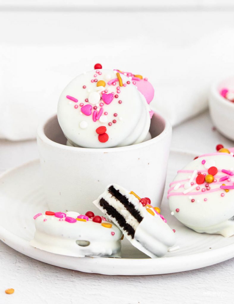 Valentine’s Day Chocolate Covered Oreos