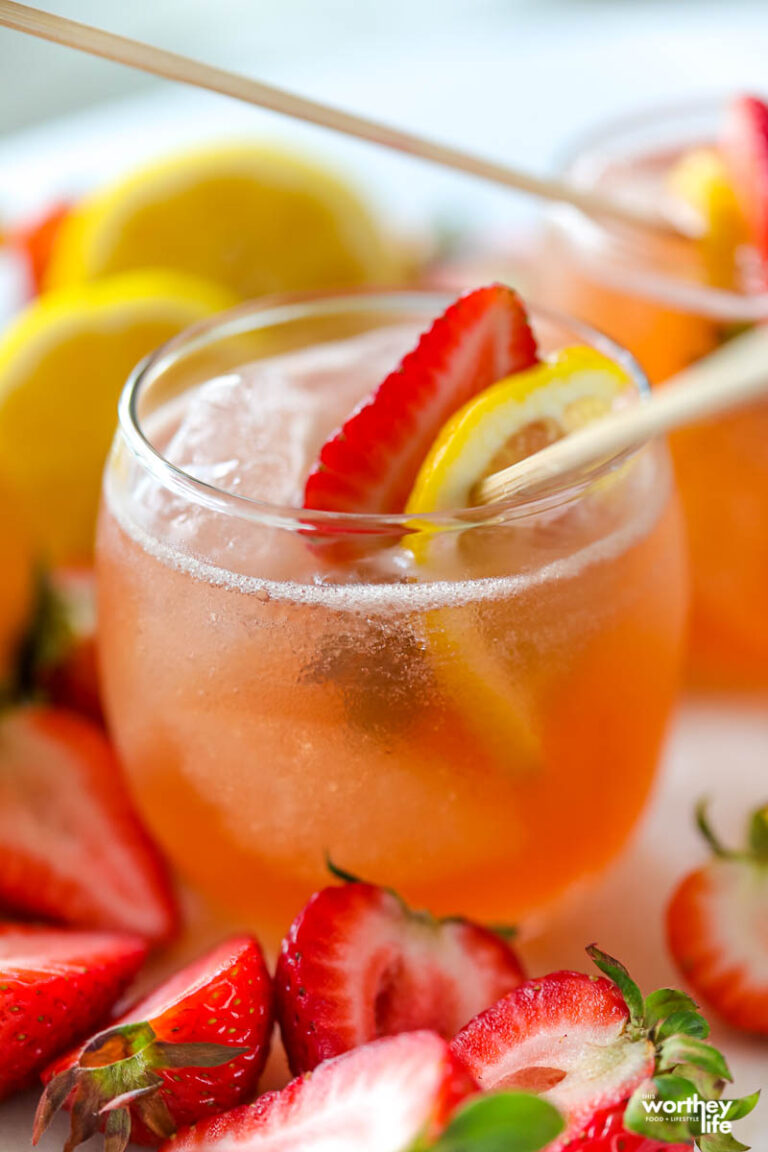 looking for summer whiskey cocktails? This strawberry lemonade is perfect!
