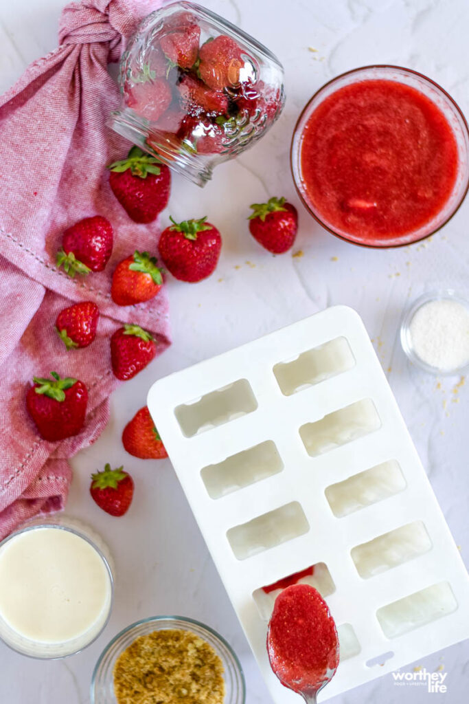 popsicles molds with strawberries