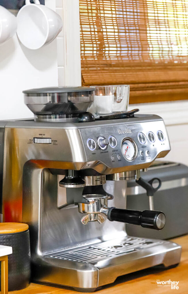 https://www.awortheyread.com/wp-content/uploads/2021/08/BES870XL-Breville-Barista-Express-33-653x1024.jpg