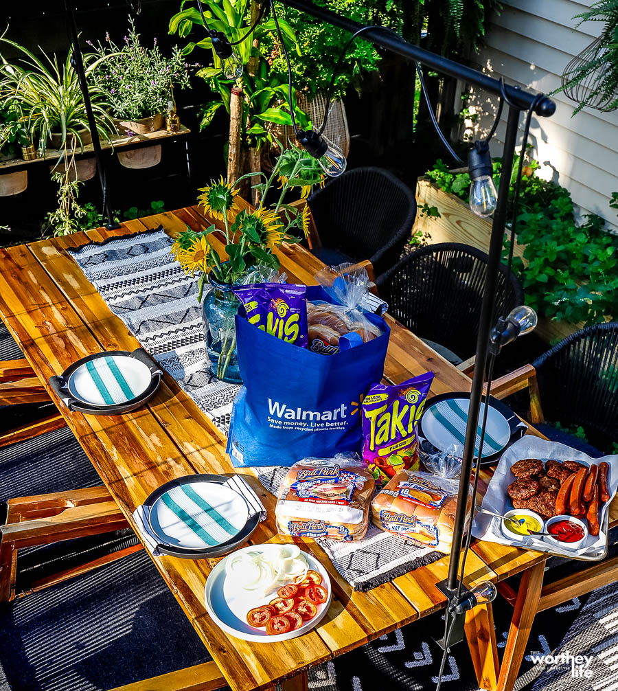 How to create a family dinner night in the backyard