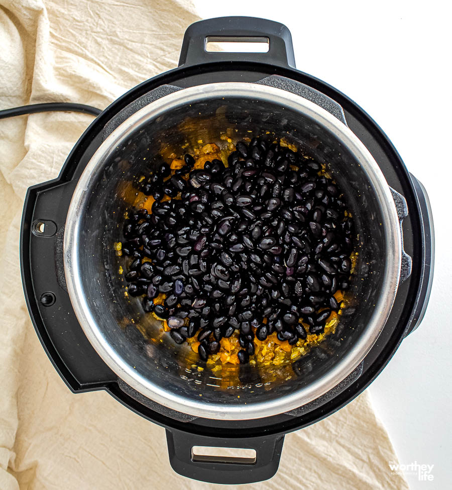 black beans in an instant pot cooking