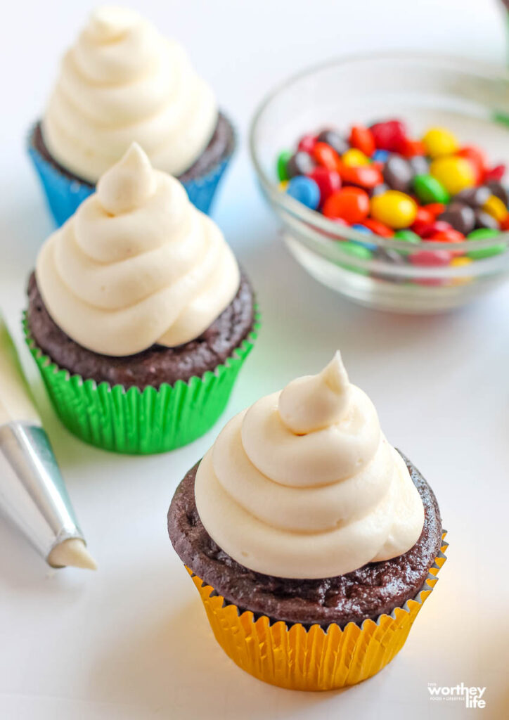 essentials for frosting cupcakes