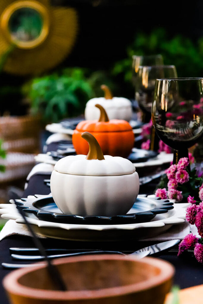 black and white tablescape with purple mums