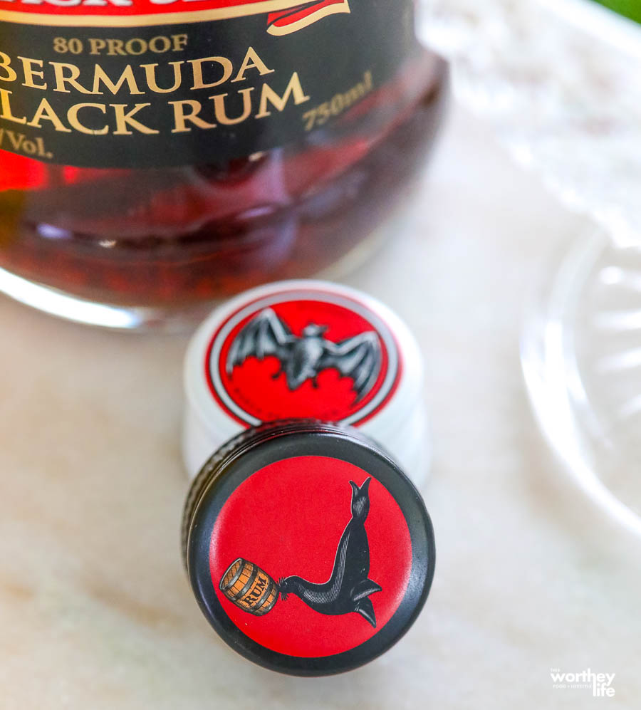 bottle caps from a black rum and a white rum