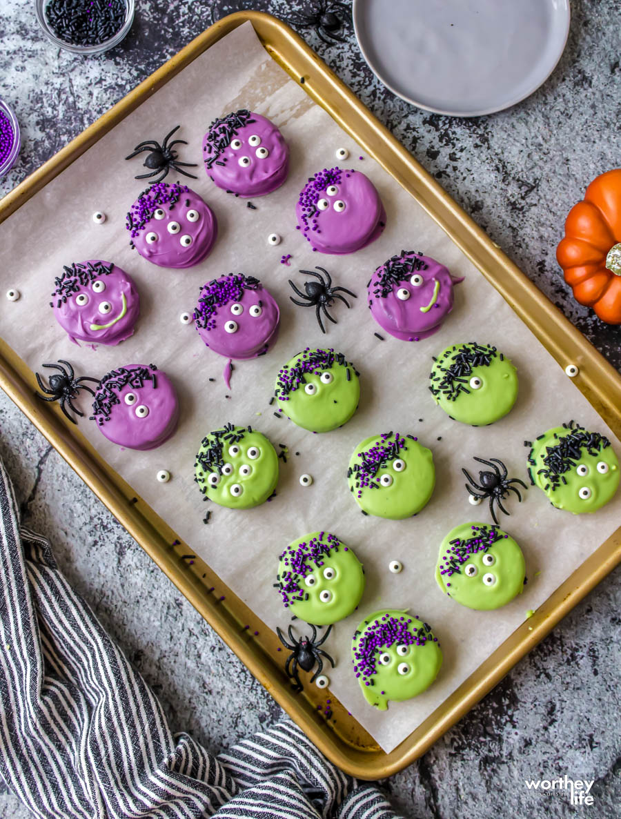 monster-oreos-easy-halloween-treat-idea