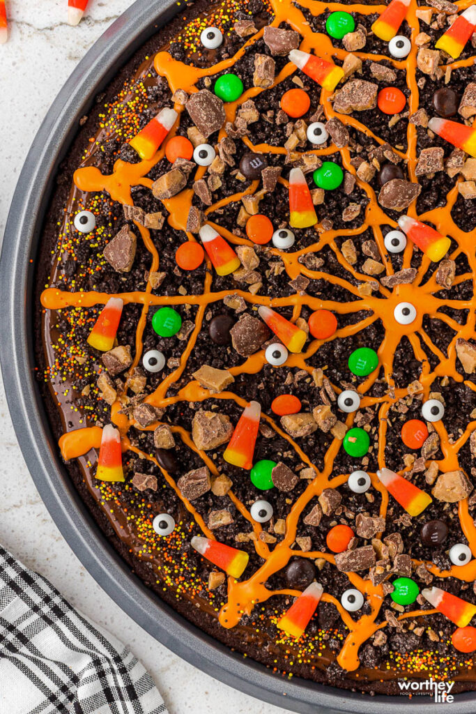 Halloween Treat Idea - Halloween Dessert Pizza