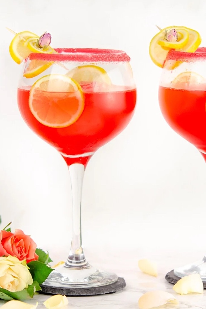 Pink fizz cocktail