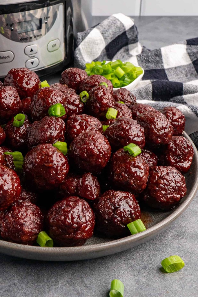 Crockpot grape jelly and chili sauce meatballs