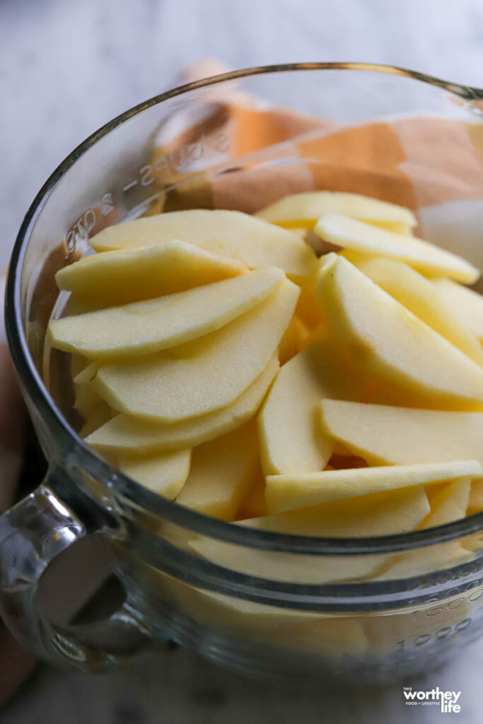 a large glass bowl of sliced apples
