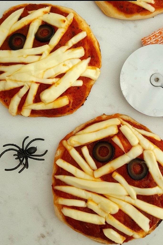 Mini Mummy Pizzas 