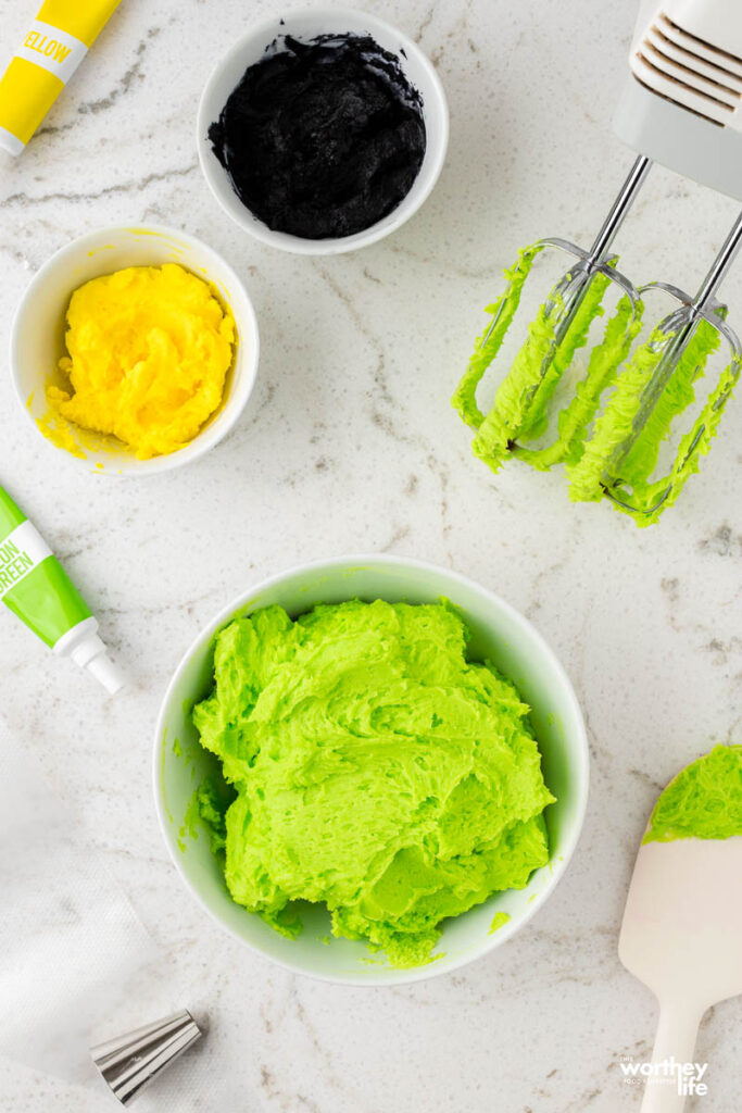 how to make colored frosting