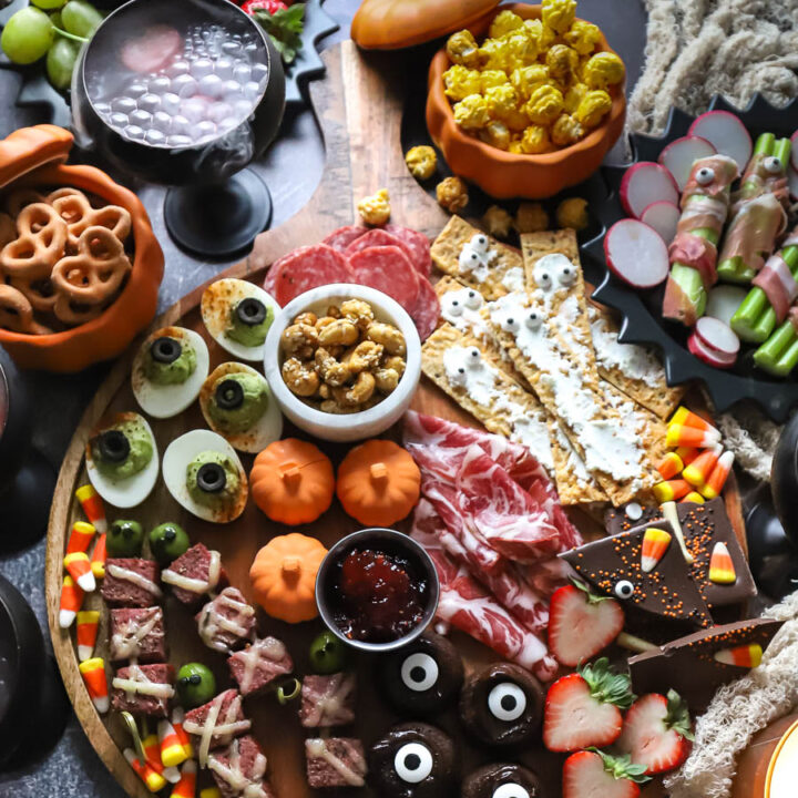 How to make a Spooky Charcuterie Board