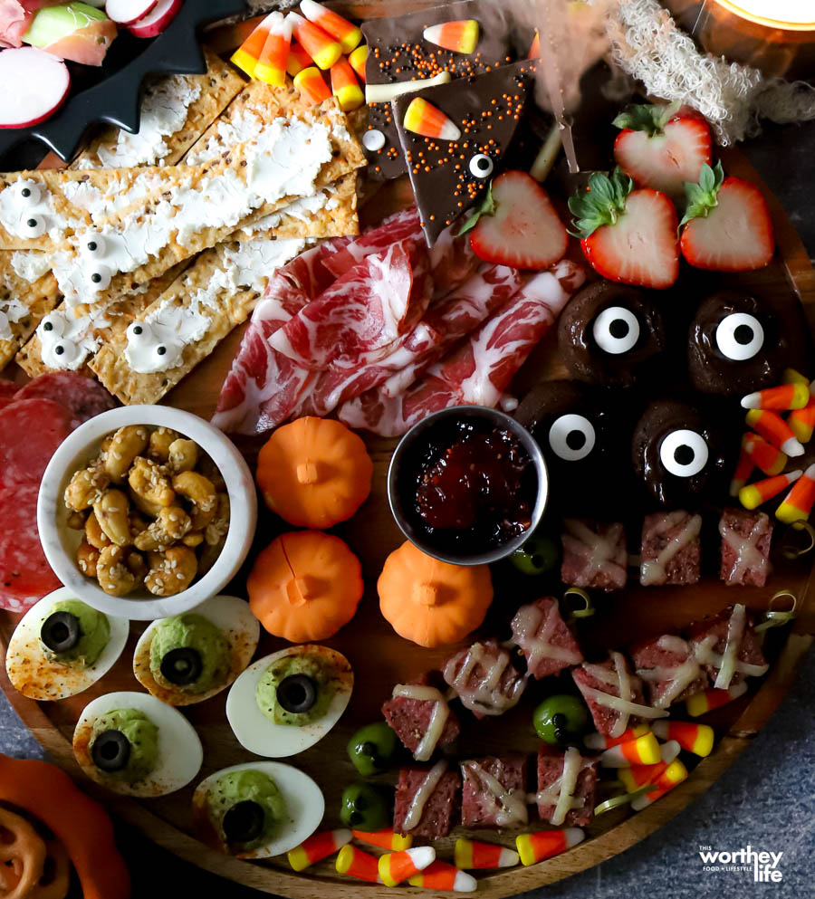 How to make a Spooky Charcuterie Board