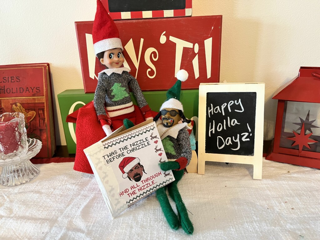 Snoop and Elf reading Twas The Nizzle Before Chrizzle.