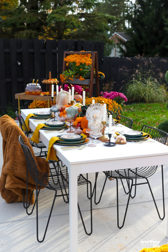Outdoor Thanksgiving Tablescape idea