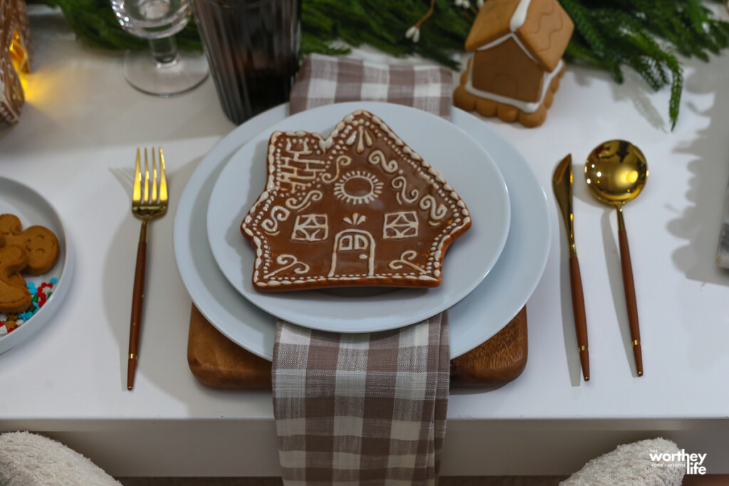 how to create a gingerbread tablescape